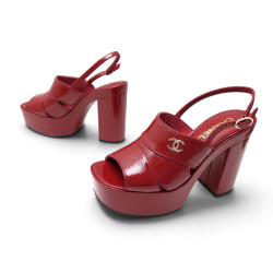  chaussures chanel sandales a talons cuir vernis