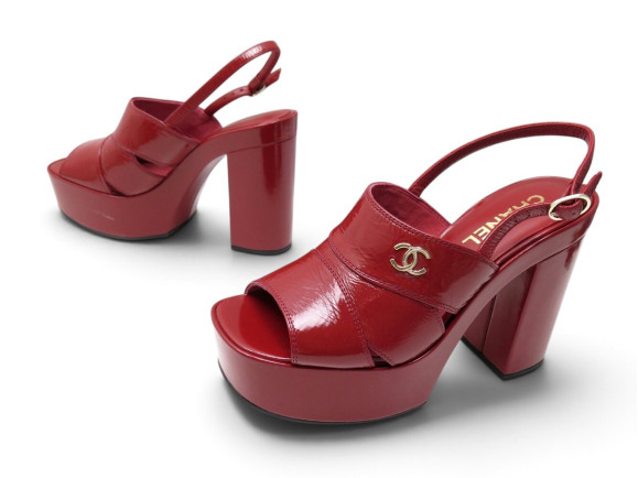  chaussures chanel sandales a talons cuir vernis