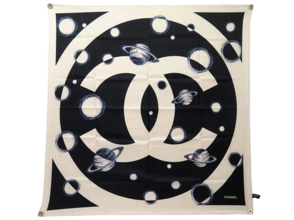 foulard chanel logo cc saturne carre 90 en soie