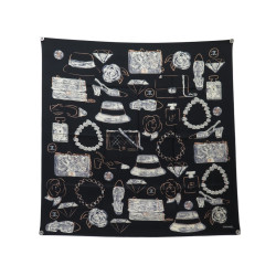  foulard chanel sacs colliers chaussures camelia