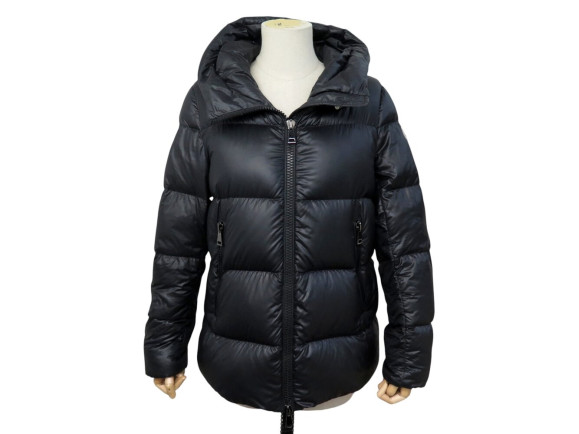 doudoune a capuche moncler seritte h20931a20000 m 38