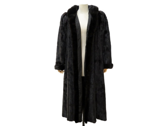   manteau long yves saint laurent fourrure