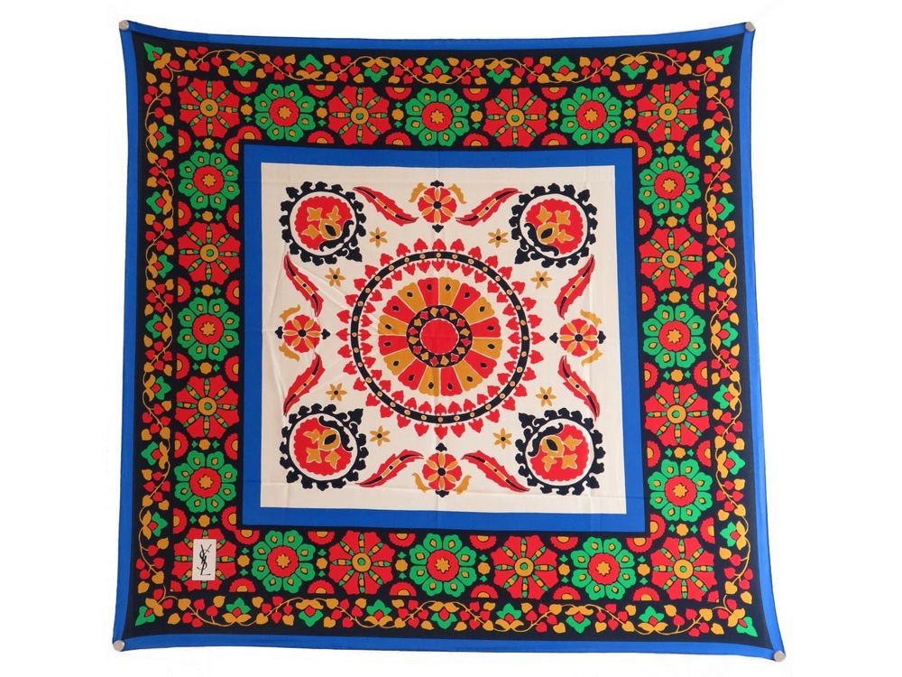 écharpe Foulard Yves Saint Laurent Foulard CarrÃ© Soie Yves Saint