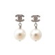 NEUF BOUCLES D'OREILLES CHANEL LOGO CC STRASS PERLE PENDANTE EARRINGS 440€