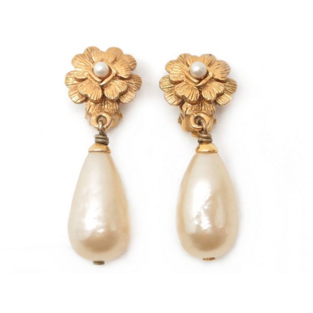 BOUCLES D'OREILLES CHANEL CAMELIA PERLES & METAL DORE GOLD PEARLS EARRINGS 320€