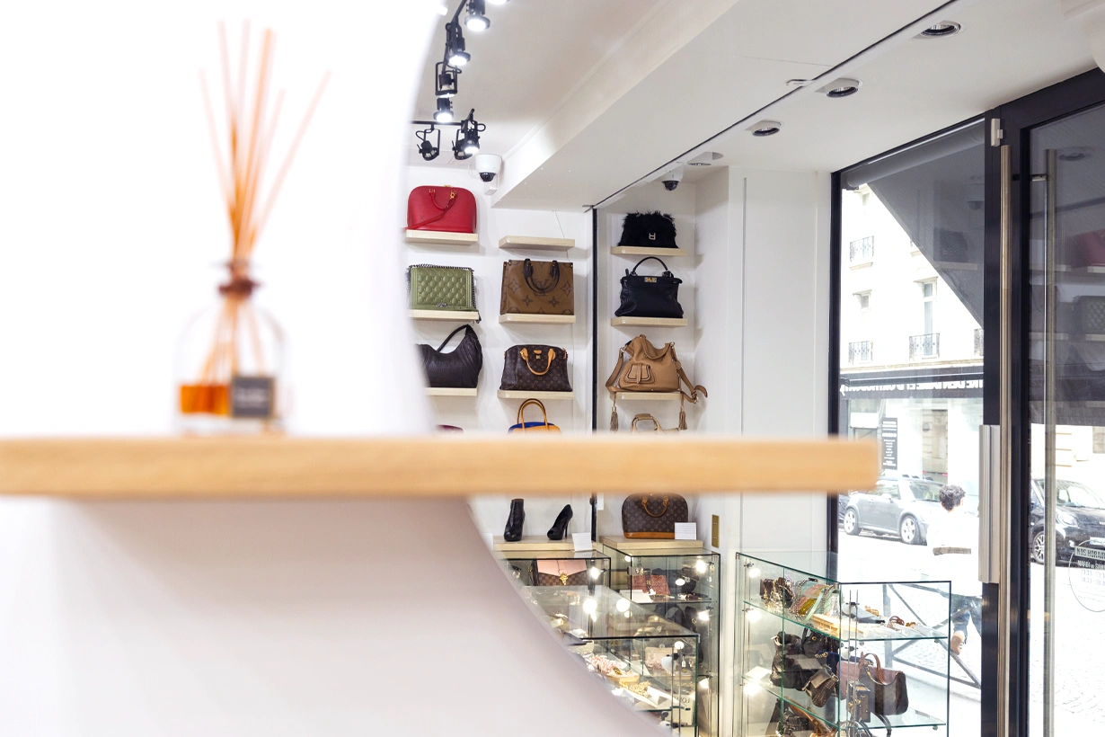 Luxury consignment boutique Paris